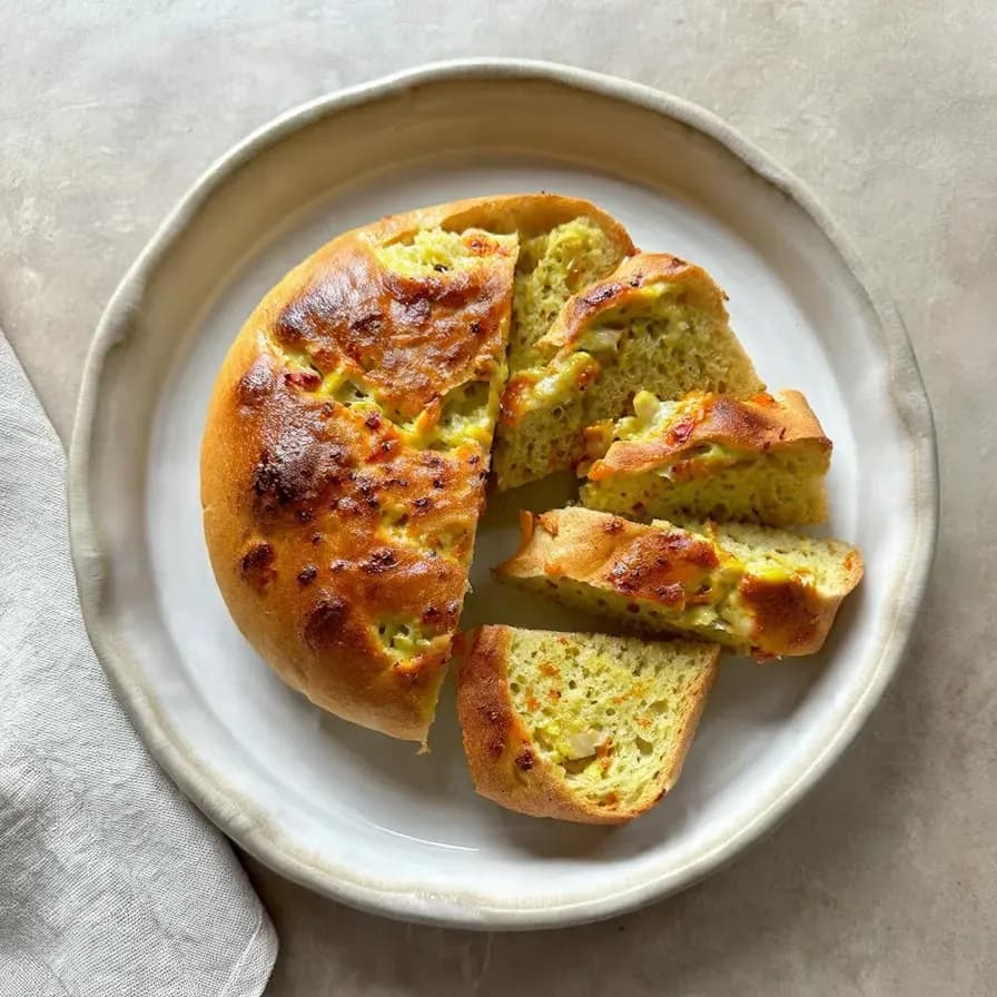 Plato de Glutensiz Tavada Yulaf Ekmek