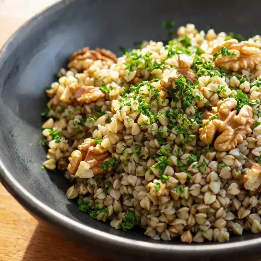 Салат из гречки с грецкими орехами