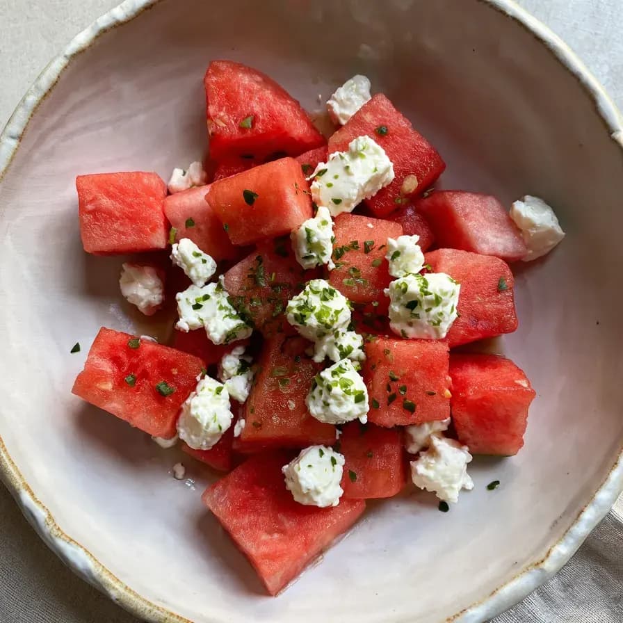 Salade d'été à la pastèque et au fromage