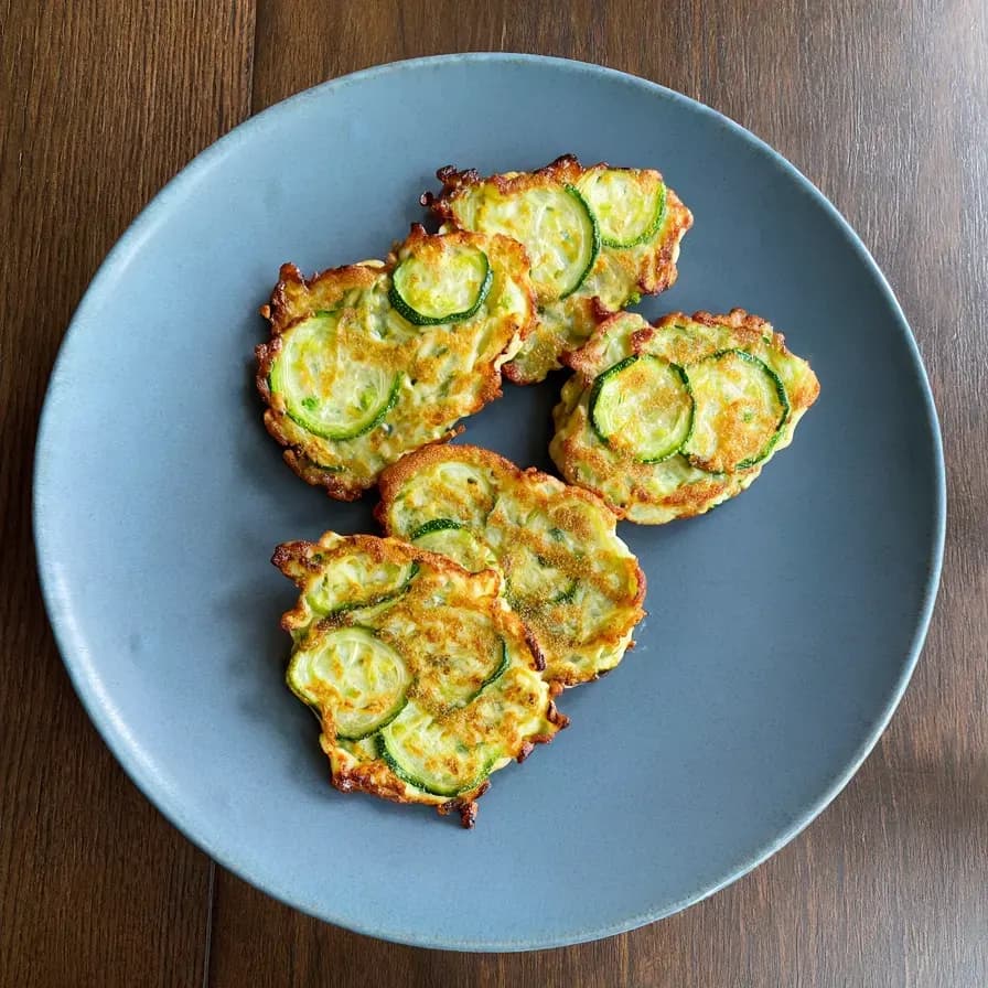 Zuckerfreier Ofenzucchini-Mücver