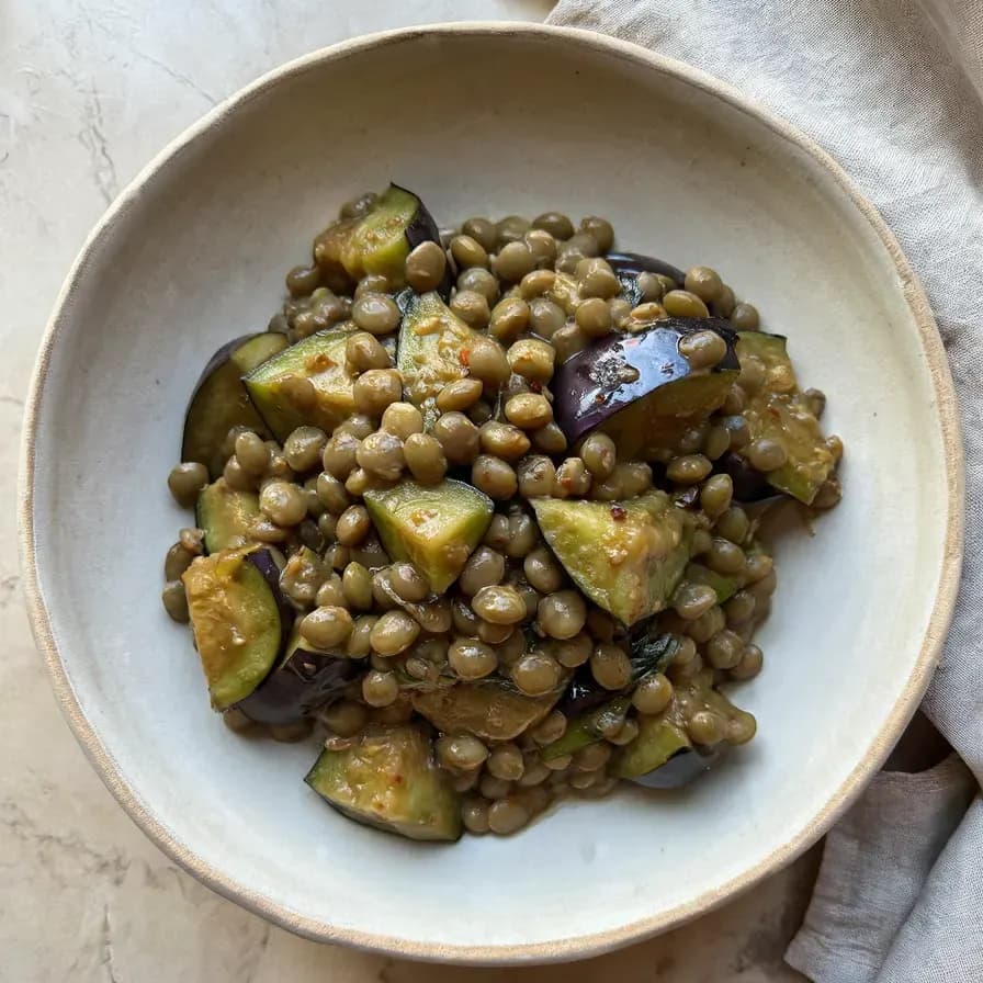 Grüner Linsensalat mit Auberginen