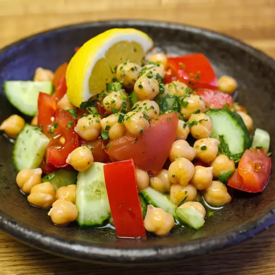 Plato de Nohutlu Tahinli Salata
