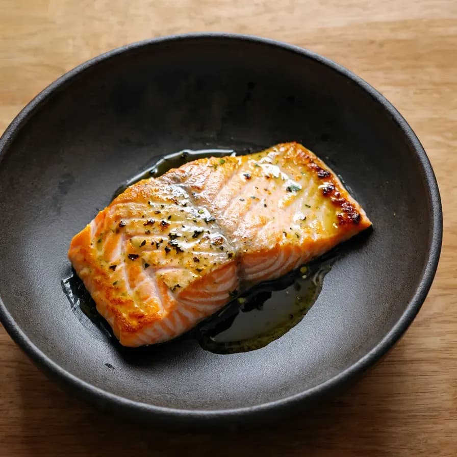 Lachs mit Knoblauch und Zitrone aus dem Ofen