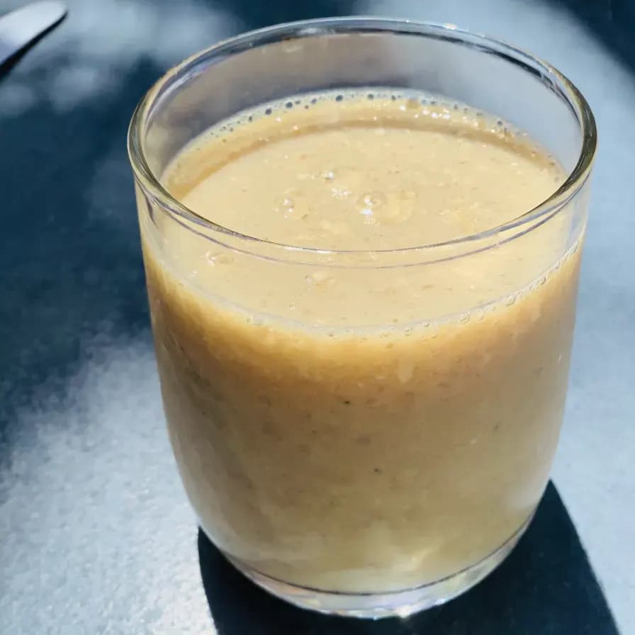 Gericht Hafer-Smoothie mit gefrorenen Bananen und Kakao