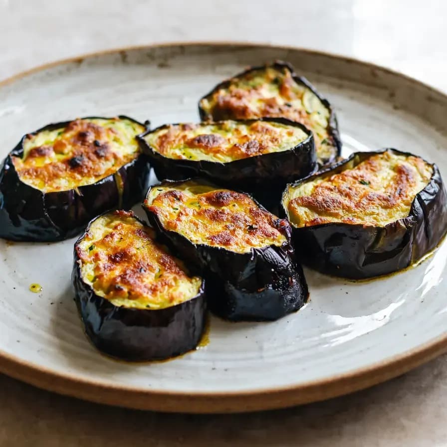 Rollitos de berenjena con queso al horno
