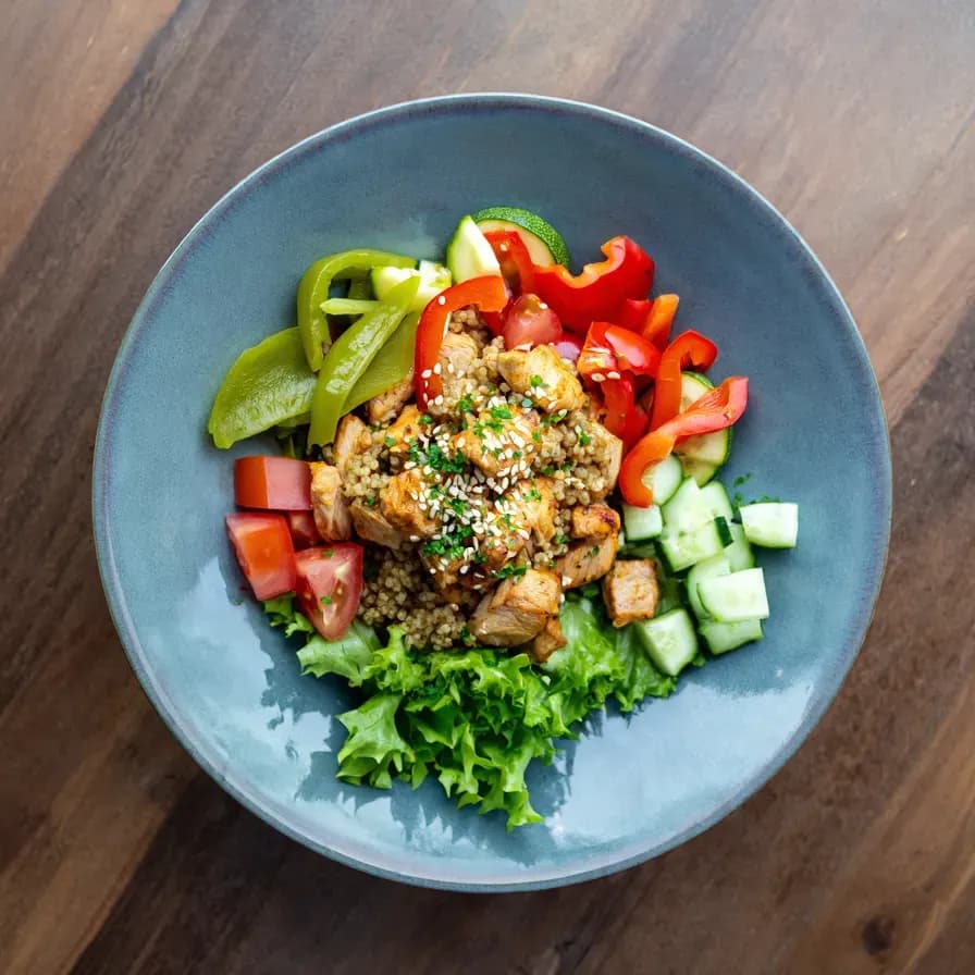 Salade de Quinoa au Poulet Grillé