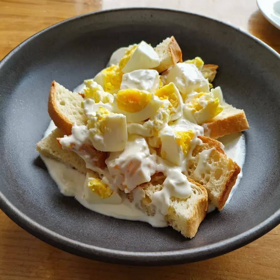 Salade d'œufs au yaourt et à la moutarde