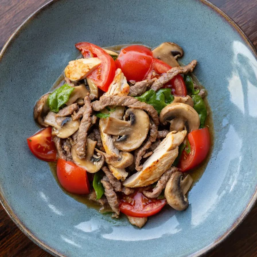 Sauté de légumes au poulet et aux champignons