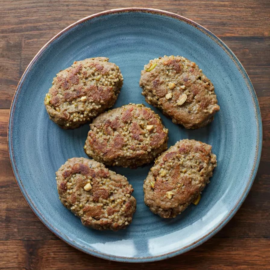 Vegane Burger-Patty mit Quinoa und mexikanischen Bohnen