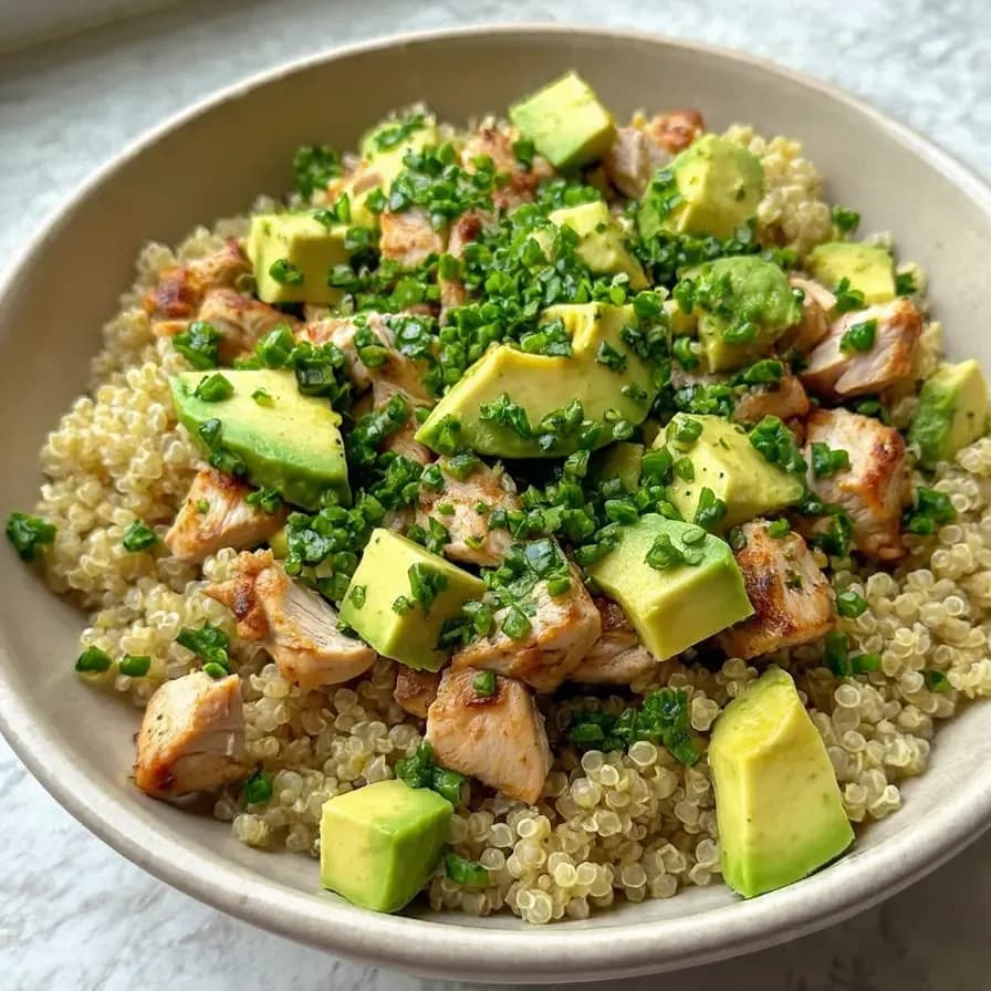 Quinoa-Salat mit gegrilltem Hähnchen