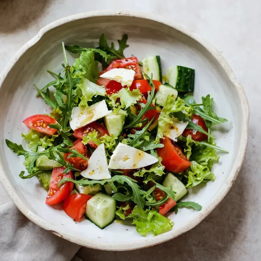 Salade d'été au fromage Halloumi grillé