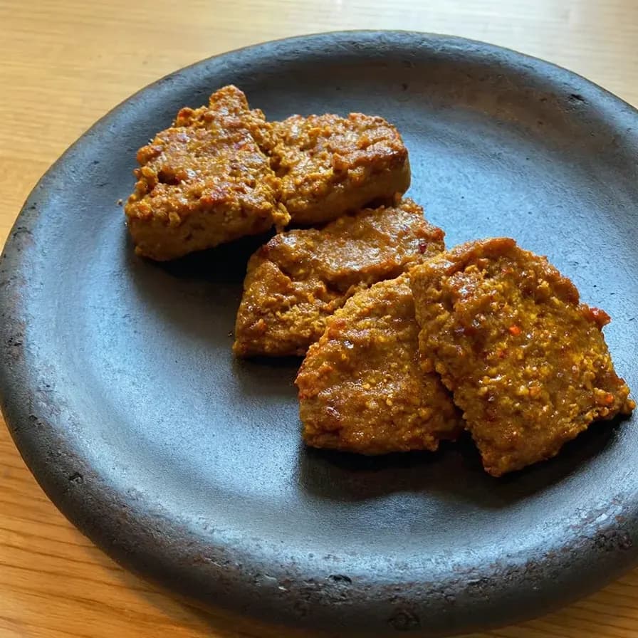 Glutenfreie Cracker mit Kichererbsen und Gewürzen