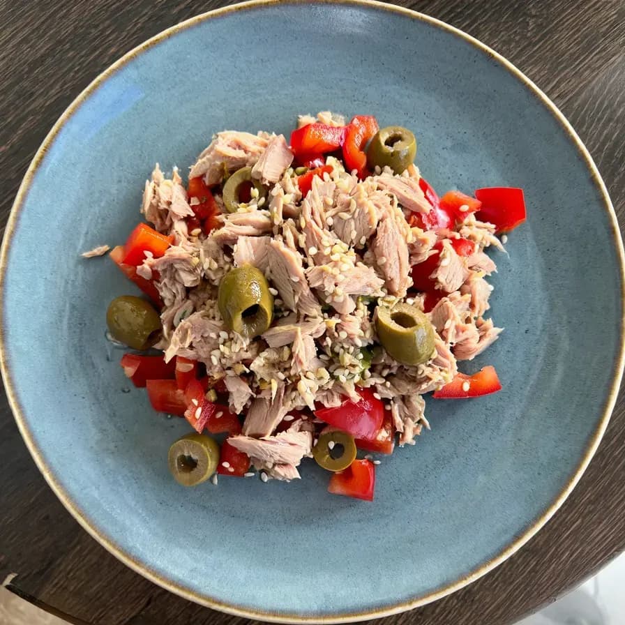 Mediterranean Salad with Tuna
