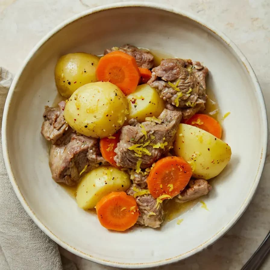 Gekochtes Rinderfleisch mit Gemüse
